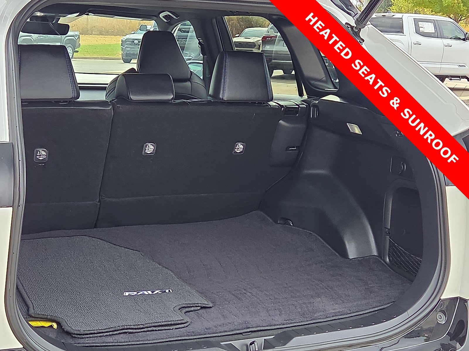 Used 2022 Toyota RAV4 XSE AWD/4WD image 9
