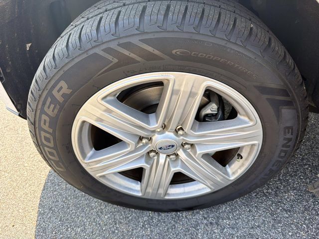 Used 2019 Ford Expedition XLT w/ Equipment Group 202A RWD image 32