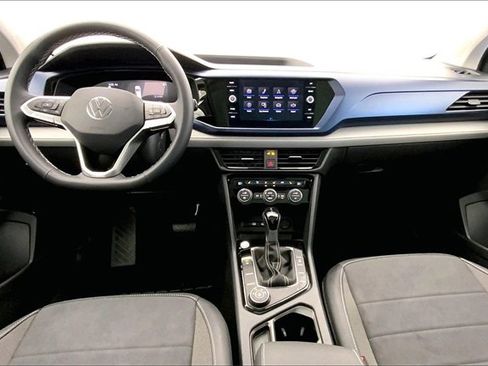 Used 2024 Volkswagen Taos SE image 15