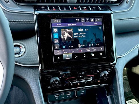 New 2025 Jeep Grand Cherokee L Laredo w/ Luxury Tech Group I image 18