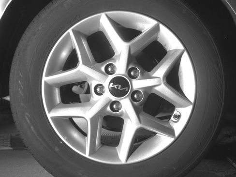 Used 2025 Kia Soul LX w/ LX Technology Package FWD image 15