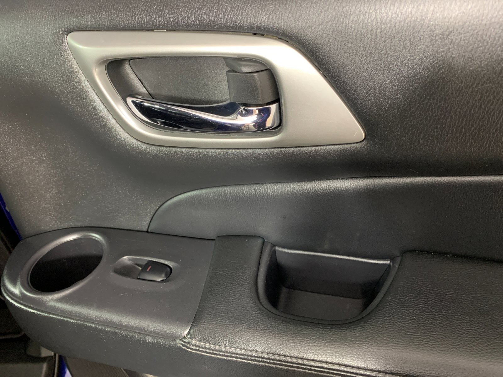 Used 2020 Nissan Pathfinder SL FWD image 37