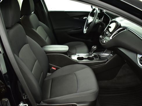 Used 2016 Chevrolet Malibu LT image 18