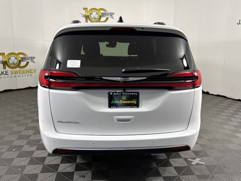 New 2026 Chrysler Pacifica Pinnacle image 7