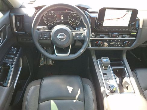 Used 2024 Nissan Pathfinder SL AWD/4WD image 22