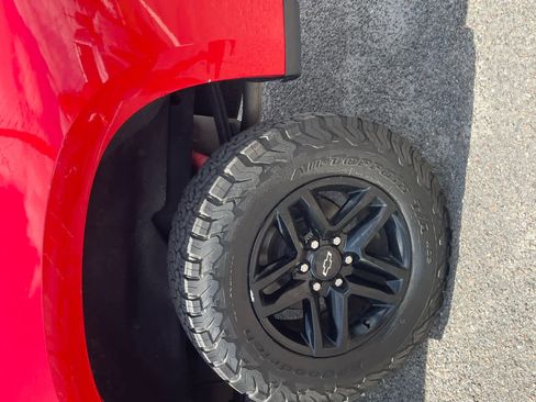 Used 2021 Chevrolet Silverado 1500 Custom Trail Boss w/ LPO, Dark Essentials Package AWD/4WD image 8