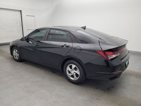 Used 2021 Hyundai Elantra SE FWD image 3