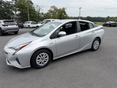 Used 2016 Toyota Prius Two FWD image 1