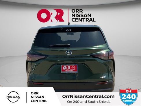 Used 2024 Toyota Sienna XLE FWD image 6