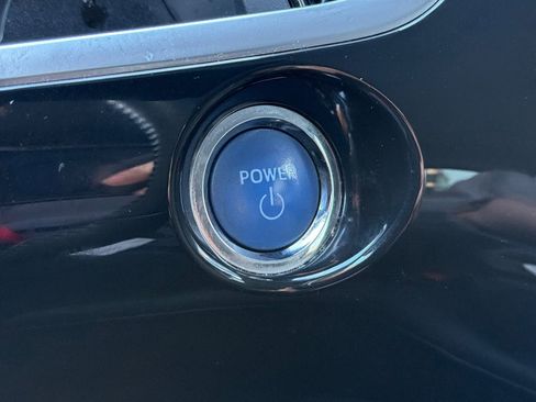 Used 2017 Toyota Prius Prime Premium image 30