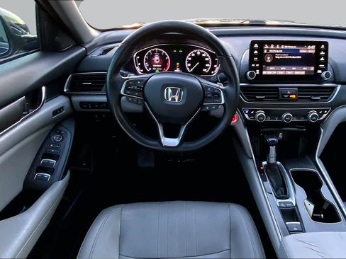 Used 2018 Honda Accord Touring image 6