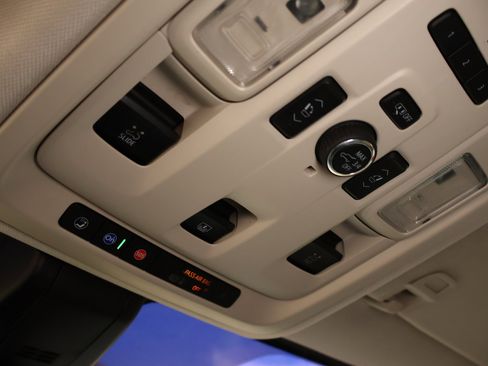 Used 2021 GMC Yukon Denali w/ Denali Premium Package image 24