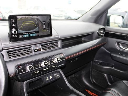 Used 2025 Honda Pilot TrailSport image 36