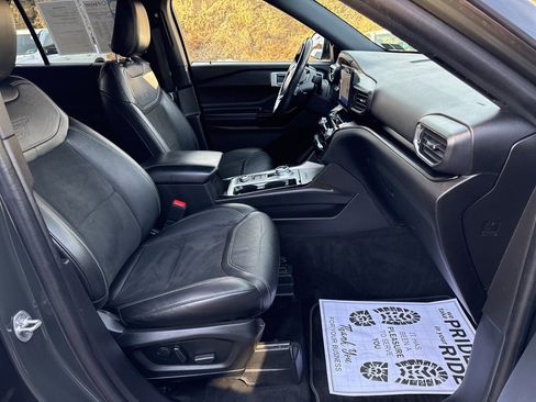 Used 2022 Ford Explorer ST w/ ST Street Pack image 11