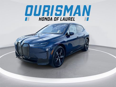 Used 2024 BMW iX xDrive50 w/ Convenience Package image 4