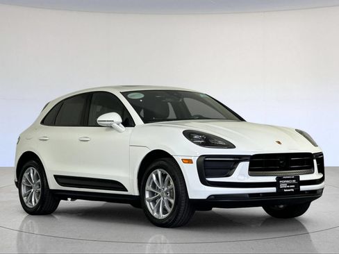 Certified 2026 Porsche Macan AWD/4WD image 10