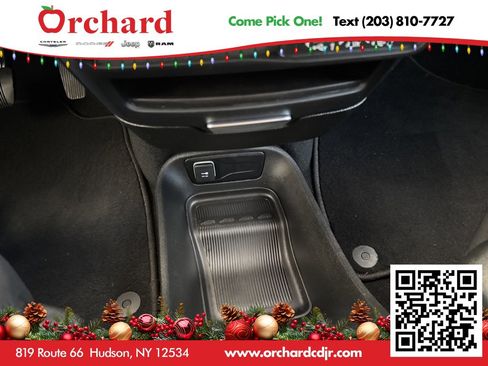 Used 2023 Chrysler Pacifica Touring image 35