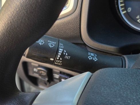 Used 2018 Nissan Titan SV image 24