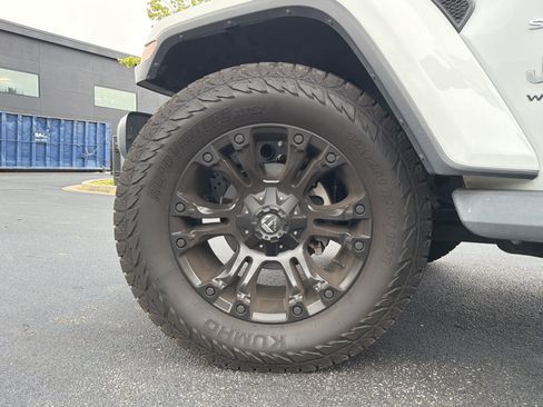 Used 2020 Jeep Wrangler Unlimited Sahara AWD/4WD image 14