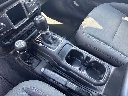 Used 2019 Jeep Wrangler Unlimited Sport image 16