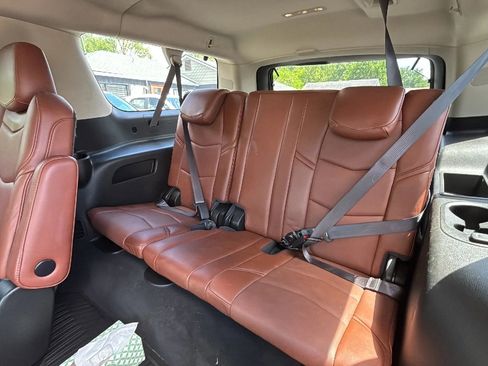 Used 2016 Cadillac Escalade ESV Luxury AWD/4WD image 13