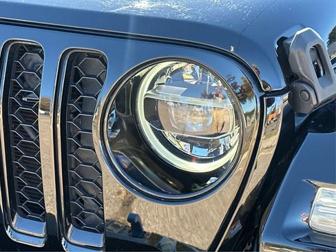 Used 2022 Jeep Wrangler Unlimited Sahara AWD/4WD image 23