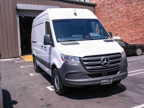 Used 2025 Mercedes-Benz Sprinter 2500 image 3