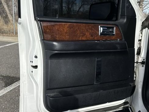 Used 2015 Lincoln Navigator 4WD image 21