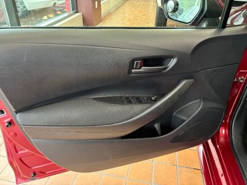 Used 2022 Toyota Corolla LE image 10