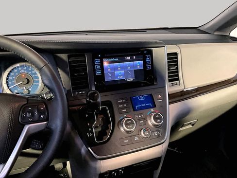 Used 2017 Toyota Sienna XLE w/ XLE Navigation Package AWD/4WD image 7