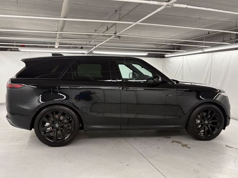 Used 2025 Land Rover Range Rover Sport SE AWD/4WD image 8