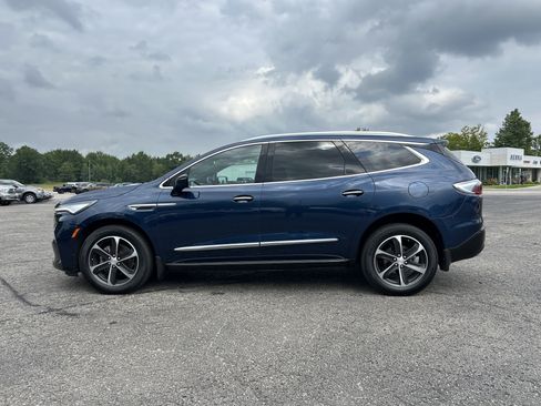 Used 2022 Buick Enclave Essence w/ LPO, Touring Package AWD/4WD image 7