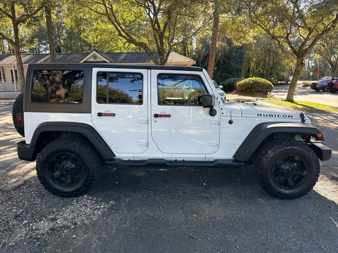 Used 2015 Jeep Wrangler Unlimited Rubicon w/ Connectivity Group image 7