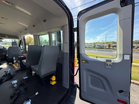 Used 2017 Ford Transit 350 XL image 37