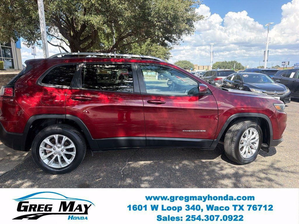 Used 2021 Jeep Cherokee Latitude FWD image 2