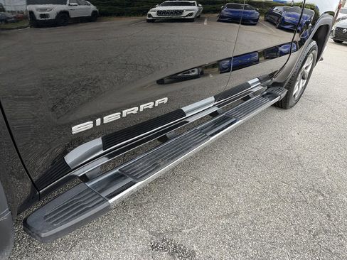 Used 2023 GMC Sierra 1500 SLT w/ SLT Premium Plus Package AWD/4WD image 33