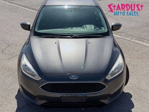 Used 2018 Ford Focus SE FWD image 2