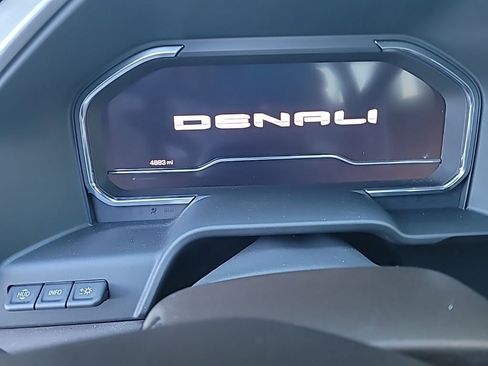 Used 2025 GMC Sierra 2500 Denali w/ Denali Reserve Package image 13