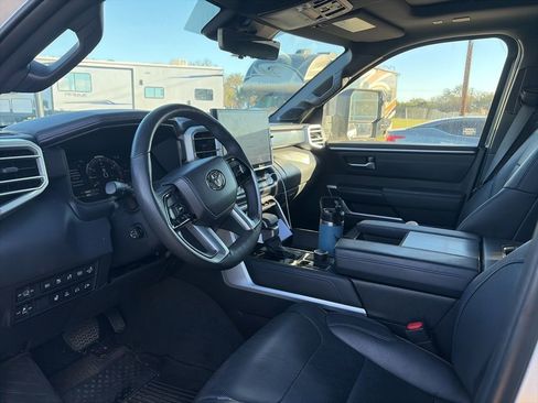 Used 2023 Toyota Sequoia Platinum image 12