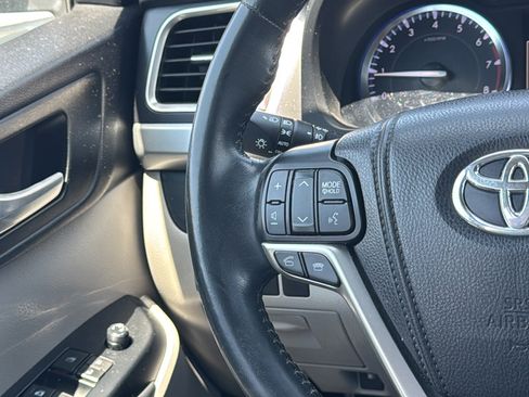 Used 2014 Toyota Highlander XLE AWD/4WD image 27