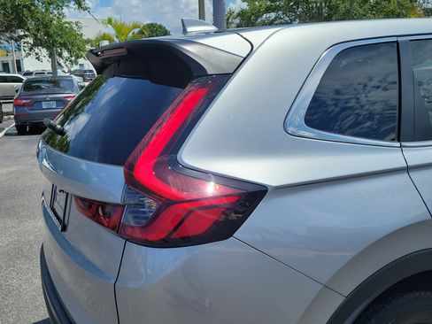 Used 2025 Honda CR-V EX-L image 11
