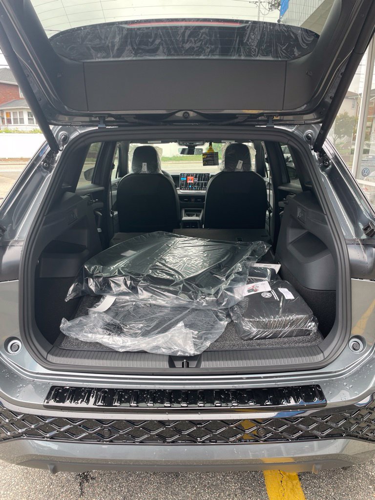 New 2026 Volkswagen Tiguan SE R-Line AWD/4WD image 12