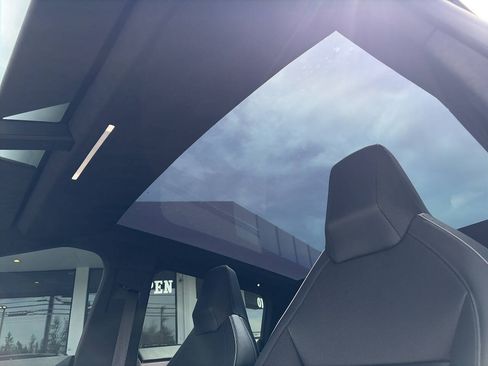 Used 2024 Tesla Cybertruck Cyberbeast AWD/4WD image 31