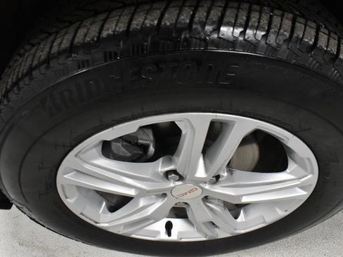 Used 2024 GMC Terrain SLE w/ Driver Convenience Package image 9