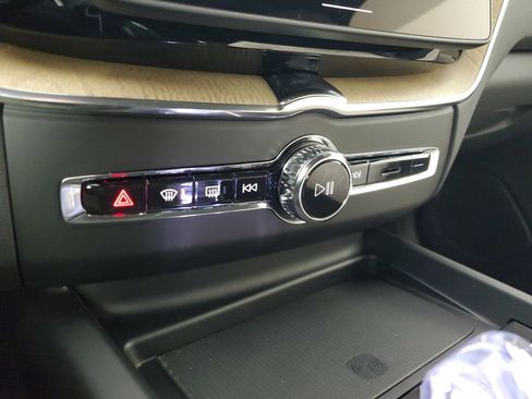 New 2026 Volvo XC60 B5 Plus w/ Climate Package AWD/4WD image 31