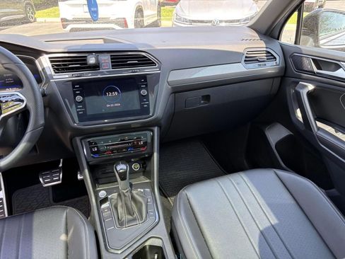Used 2024 Volkswagen Tiguan SE R-Line FWD image 31