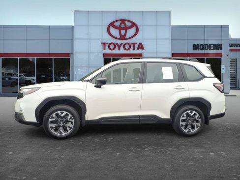Used 2025 Subaru Forester w/ Convenience Package #2 AWD/4WD image 2
