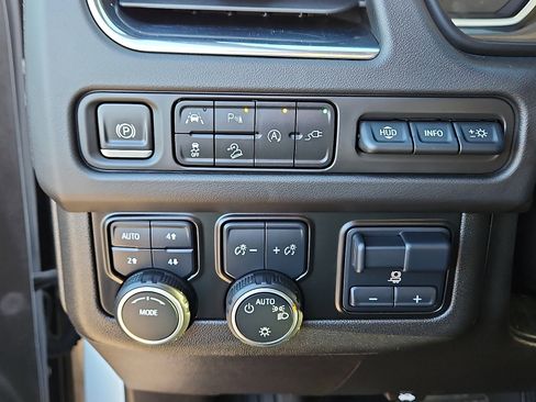 Used 2021 Chevrolet Suburban Premier w/ Premium Package image 14