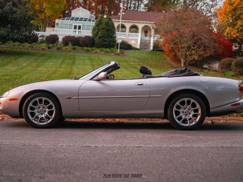 Used 2001 Jaguar XK8 Convertible image 3