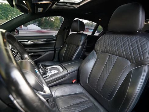 Used 2018 BMW 750i xDrive AWD/4WD image 24